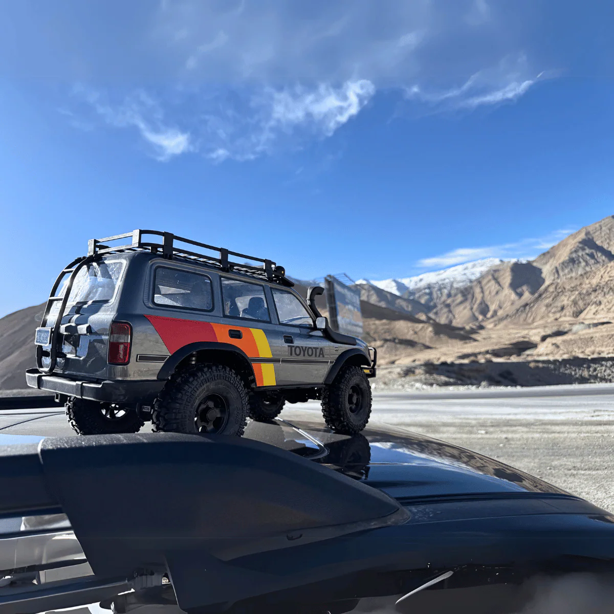 FMS 1:10 FCX10 LC80 Toyota Land Cruiser 80 RS - Image 11