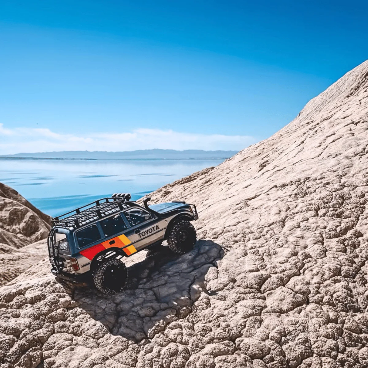 FMS 1:10 FCX10 LC80 Toyota Land Cruiser 80 RS - Image 14