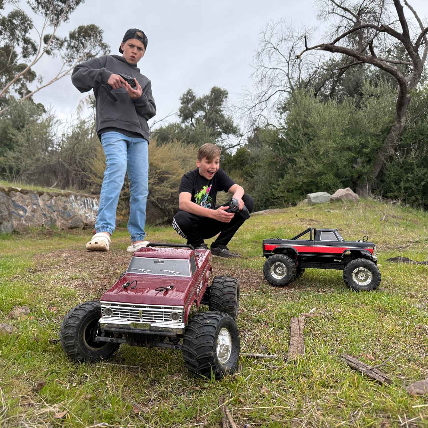 FMS 1:10 Ford F100 Monster Truck 2WD RTR - Image 11