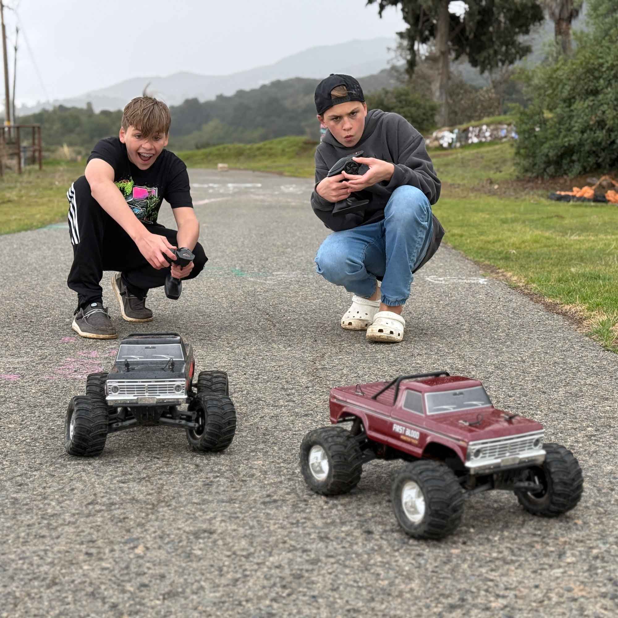 FMS 1:10 Ford F100 Monster Truck 2WD RTR - Image 4